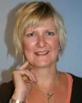 Sara�s love of jewellery is making her �25,000 in a year.